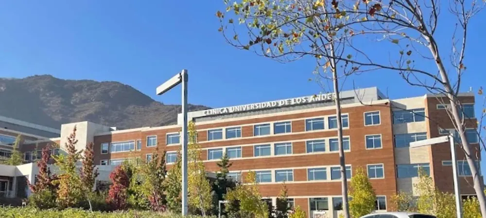 Clínica Universidad de los Andes, en San Carlos de Apoquindo, Las Condes